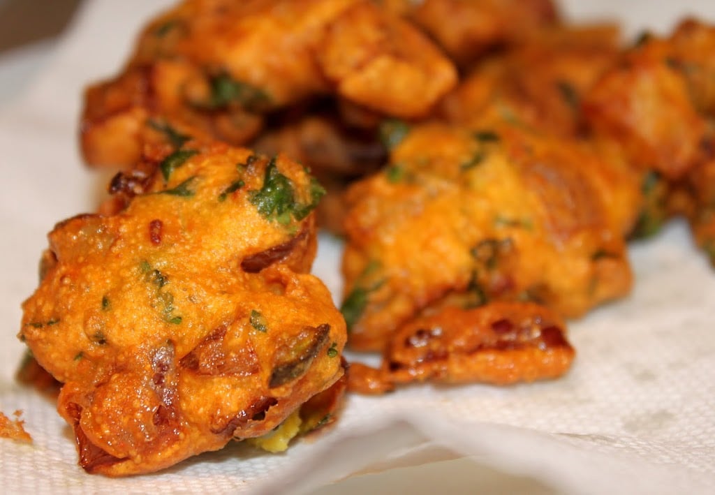 Onion Fritters - Kanda Bhaji/Pakora. These delicious onion fitters are so simple yet delicious, a great treat or snack served with masala tea. Vegan and Gluten Free Recipe. #glutenfree #veganricha #vegan