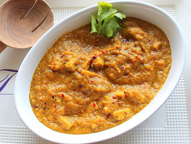 Mango Curry Tempeh. Restaurant Curries In Your Kitchen. A delicious, easy and flavor packed curry made with tempeh and spices. Vegan and Gluten Free Recipe. #glutenfree #veganricha #vegan