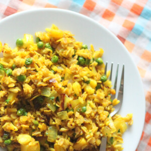 Oats Poha served on a white pate
