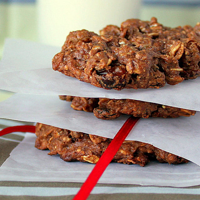 How to make Chocolate Oatmeal Raisin Cookies. Easy Vegan Dairy-free Eggless Recipe. #glutenfree #veganricha #vegan