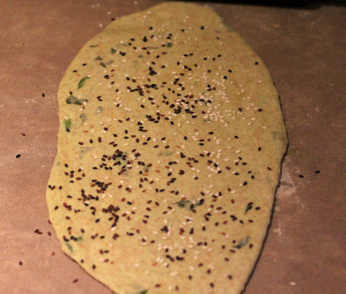 This Oil-free Avocado Naan does not need yogurt. Avocado adds the moisture and fat to keep this flat-bread moist for days. | VeganRicha.com #vegan #flatbread