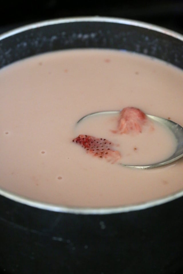Chunky Strawberry Ice Cream. Vegan Strawberry Ice Cream with coconut milk. Dairy-free | https://VeganRicha.com #icecream #vegan
