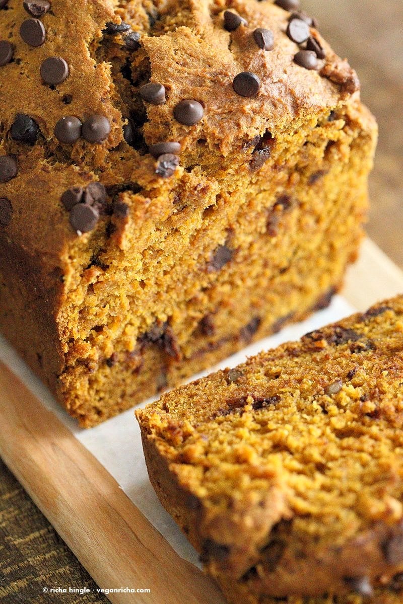 1 Bowl Vegan Pumpkin Bread Recipe. Easy Pumpkin loaf with pumpkin puree, pumpkin pie spice, walnuts and chocolate chips. Use pumpkin seeds, currants for variation | VeganRicha.com #vegan #breakfast #pumpkinbread
