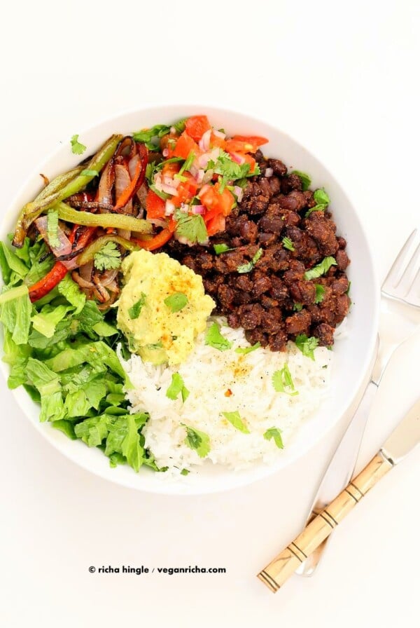 Easy Black Bean Burrito Bowl. Spicy black beans, roasted peppers and veggies, zesty guacamole, pico de gallo, fresh lettuce. DIY Burrito Bowl Chipotle style. | VeganRicha.com #vegan #glutenfree #soyfree #bowl #recipe #veganricha