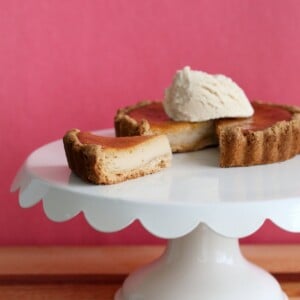 Easy Vegan Cheesecake for 2. Baked Vegan Cheesecake Recipe with Cashews and non dairy yogurt. Dairy-free Individual Cheesecake Tarts. Soy-free Gluten-free Recipe. Pin this for later. #vegan #glutenfree #veganricha