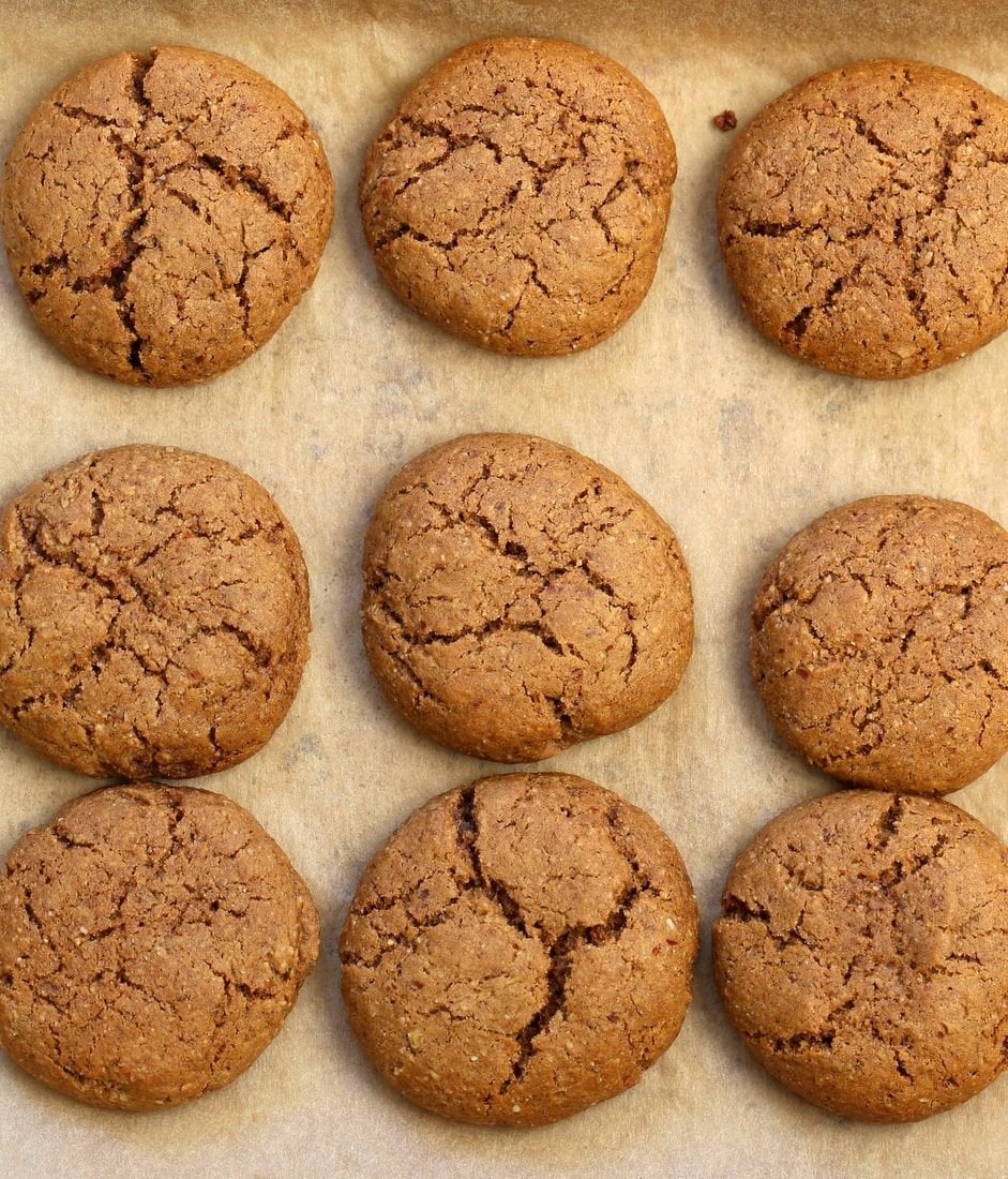 Pumpkin Ginger Snaps. Vegan Pumpkin Ginger Cookies with gingerbread spices and pumpkin. Soft Fudgy Cookies. Vegan Recipe | VeganRicha.com