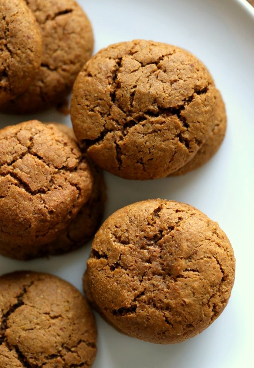 Pumpkin Ginger Snaps. Vegan Pumpkin Ginger Cookies with gingerbread spices and pumpkin. Soft Fudgy Cookies. Vegan Recipe #veganricha | VeganRicha.com