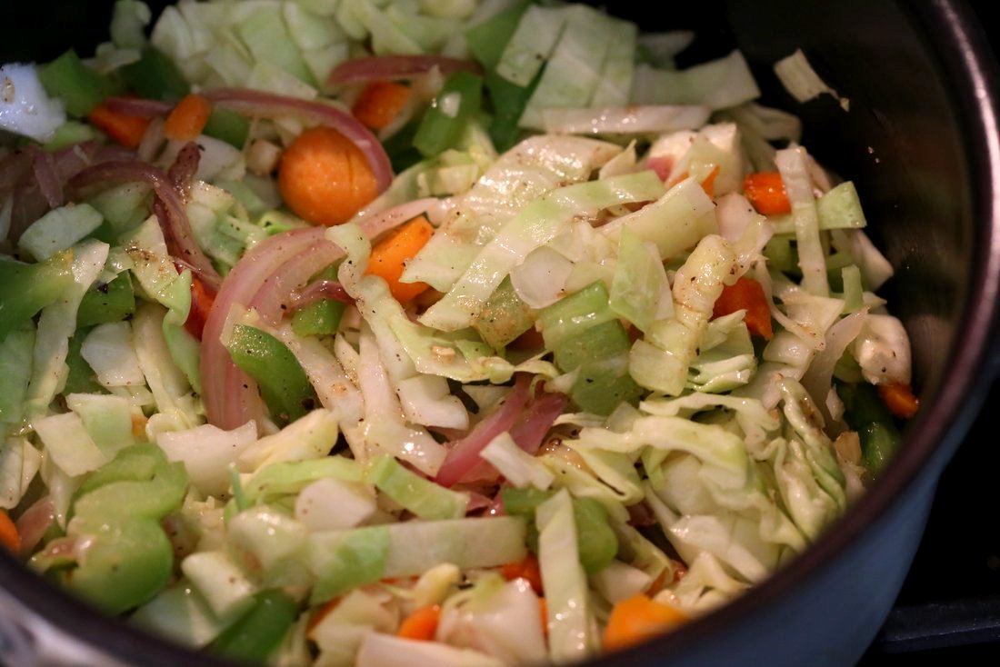 1 Pot, 30 Minute Veggie Spring Rolls Fried Rice! Fridge clean up fried rice with cabbage, carrots, bell pepper, with rice or other cooked grains for a quick weeknight meal. Vegan Gluten-free Nut-free Recipe | VeganRicha.com