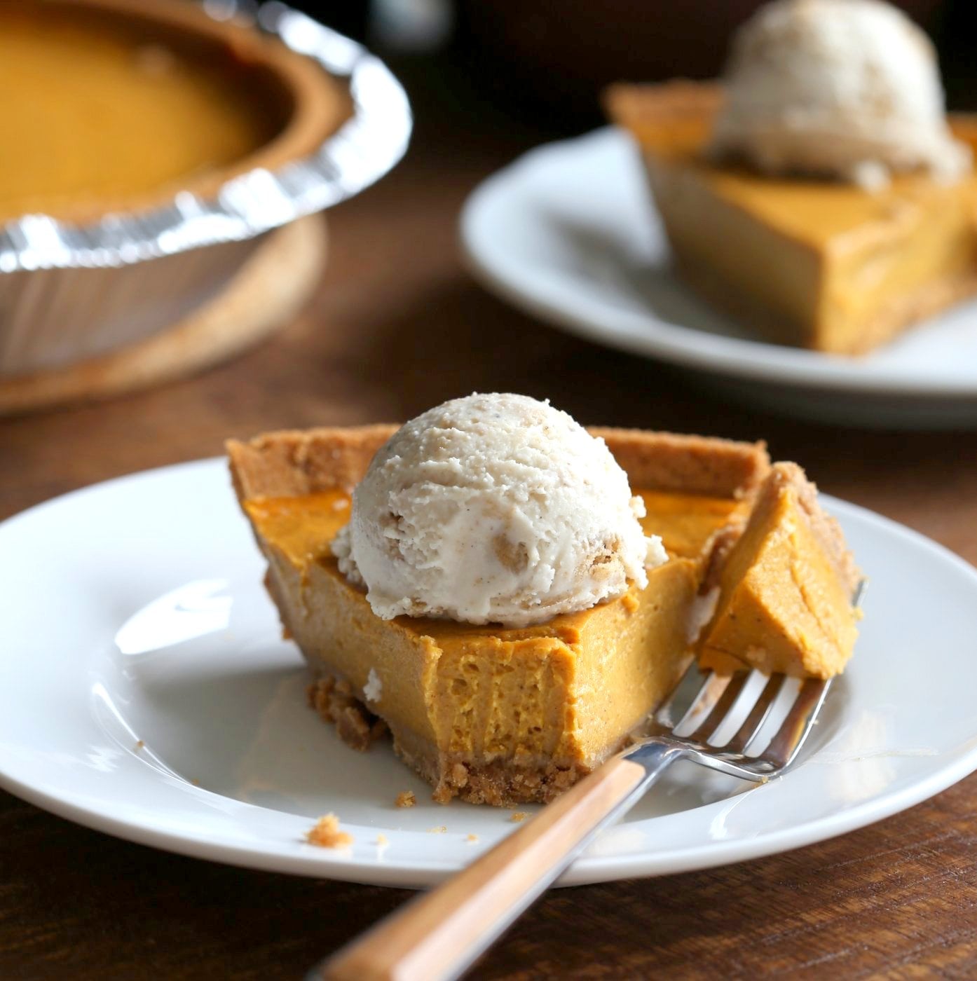 Vegan Pumpkin Cheesecake with graham cracker style crust. Easy Creamy Pumpkin Cheesecake to please everyone. Gluten-free with gluten free crust.# Soyfree #Recipe #vegan #pumpkinheesecake #veganricha | VeganRicha.com
