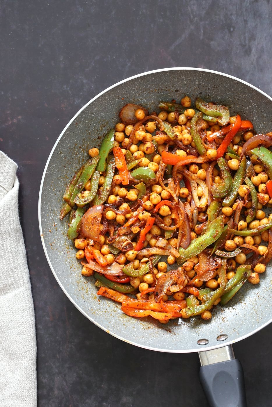 Vegan Fajita Pasta with Chickpeas and veggies. Easy Weeknight pasta with Taco seasoned veggies and beans mixed with creamy pasta. Vegan Soyfree Recipe. Can be gluten-free. #vegan #veganricha