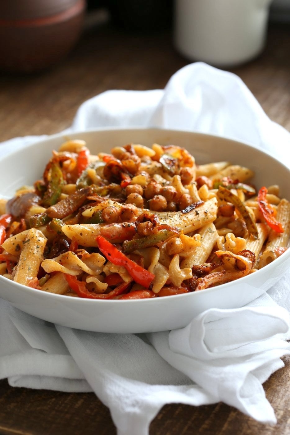 Vegan Fajita Pasta with Chickpeas and veggies. Easy Weeknight pasta with Taco seasoned veggies and beans mixed with creamy pasta. Vegan Soyfree Recipe. Can be gluten-free. #vegan #veganricha