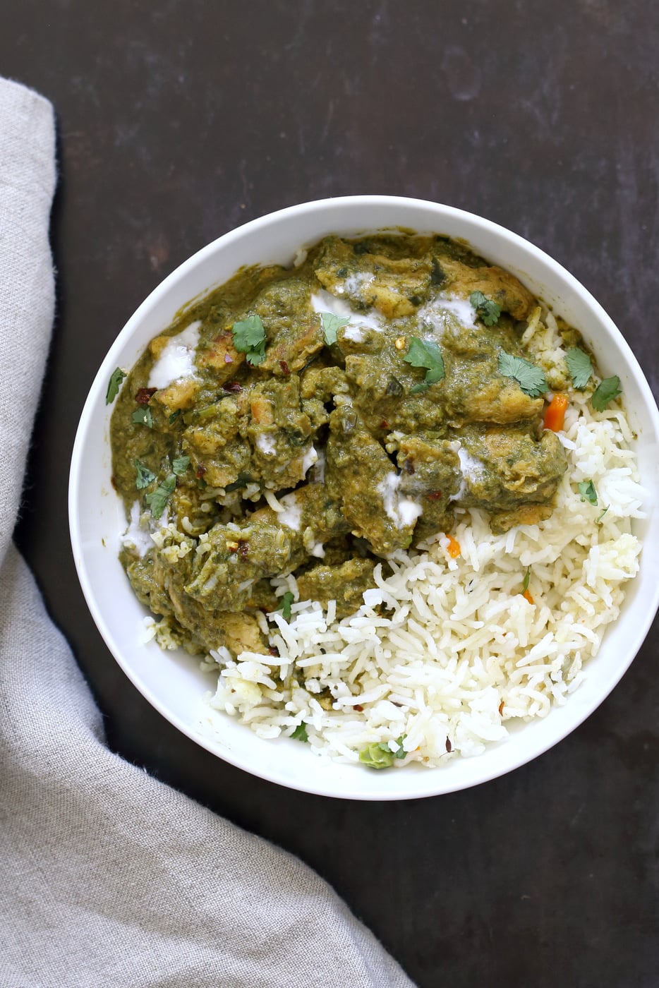 Instant Pot Vegan Chicken Saag with Soy Curls. Use seitan, tempeh, baked tofu, chickpeas or chikin substitutes for variation. 1 Pot Soy curls in Spinach Sauce. #Vegan #Glutenfree #Recipe Can be Soy-free and Nut-free #veganricha | VeganRicha.com