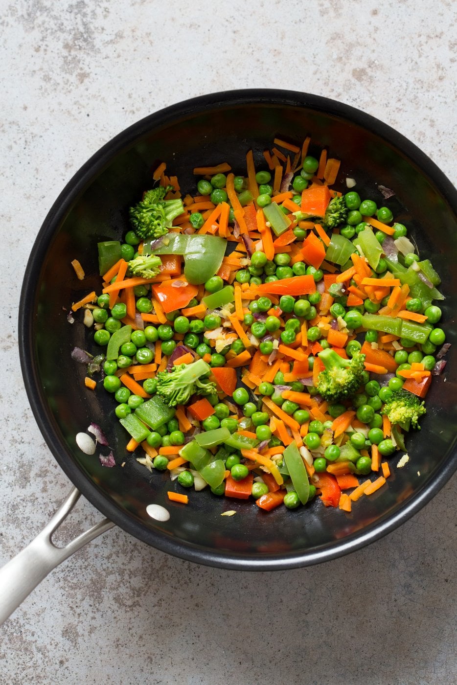 Cauliflower Fried Rice. Easy 1 Pot Fried Rice. No grains, low carb. So fluffy and so good. #Vegan #Glutenfree #Grainfree #Nutfree #Recipe #veganricha | VeganRicha.com
