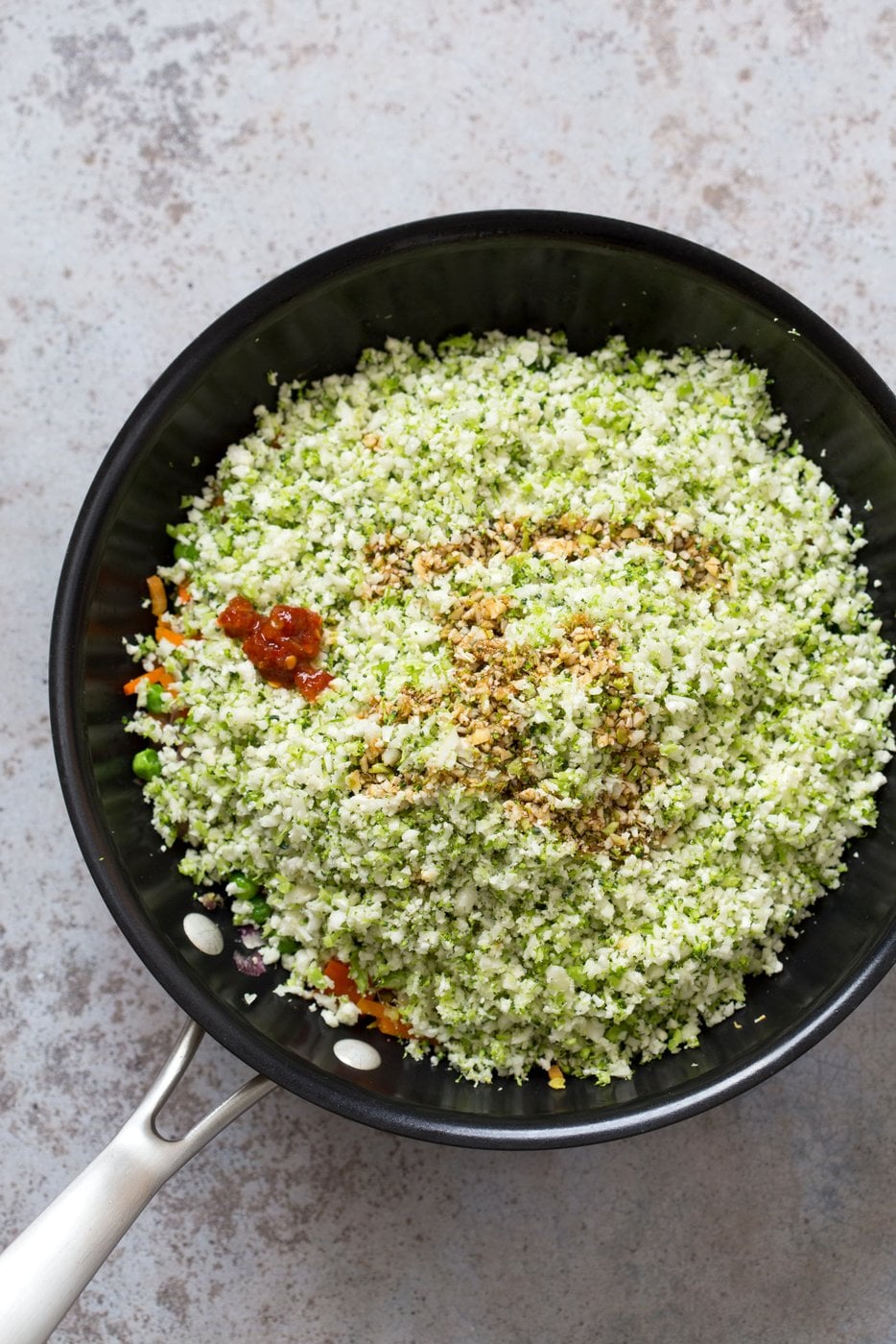 Cauliflower Fried Rice. Easy 1 Pot Fried Rice. No grains, low carb. So fluffy and so good. #Vegan #Glutenfree #Grainfree #Nutfree #Recipe #veganricha | VeganRicha.com
