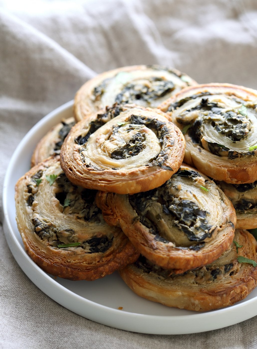 Vegan Spinach Pinwheels. Creamy cheesy Spinach dip spread on puff pastry, rolled, sliced and baked to make a great Snack. #Vegan #Soyfree #Recipe #veganricha | VeganRicha.comย
