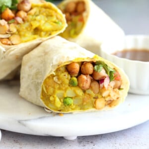 Samosa Wraps - Spiced Potatoes, Chickpeas, Chutney Burrito. Easy Spiced Potato Chickpea Burrito for lunch, picnic or carry out. #VeganRicha #Vegan #Nutfree #Soyfree #Recipe Easily #Glutenfree