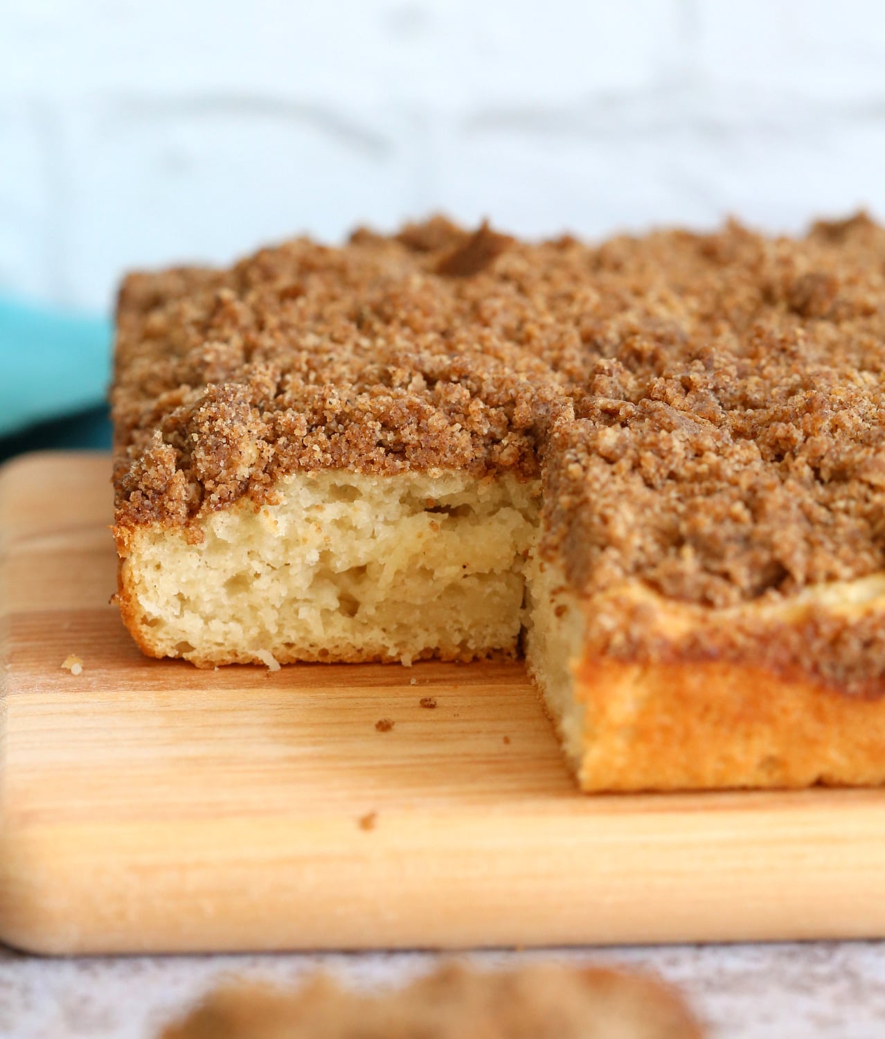 Easy Vegan Coffee Cake Recipe. Simple soft Vanilla Cake topped with a delicious Streusel. Classic Cinnamon Streusel Coffee cake. #Vegan #soyfree #nutfree #Recipe. Glutenfree option #veganricha