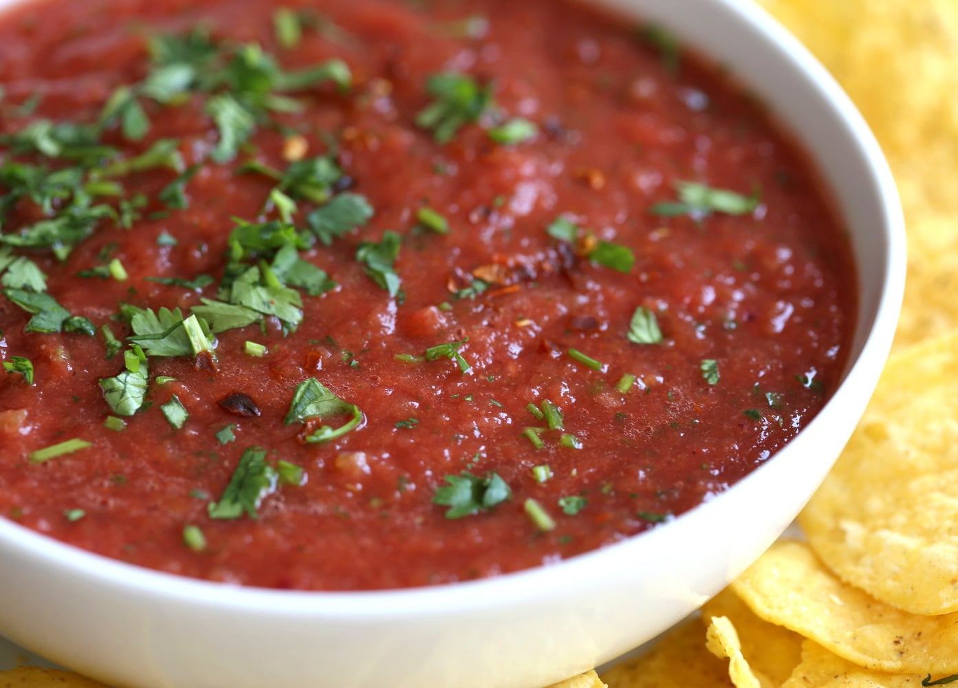 Easy Homemade #Salsa. This fresh tomato salsa is super quick to make in a blender or a food processor and is always a hit at the party. #Vegan, #Glutenfree, #Soyfree, #Nutfree recipe. #veganricha