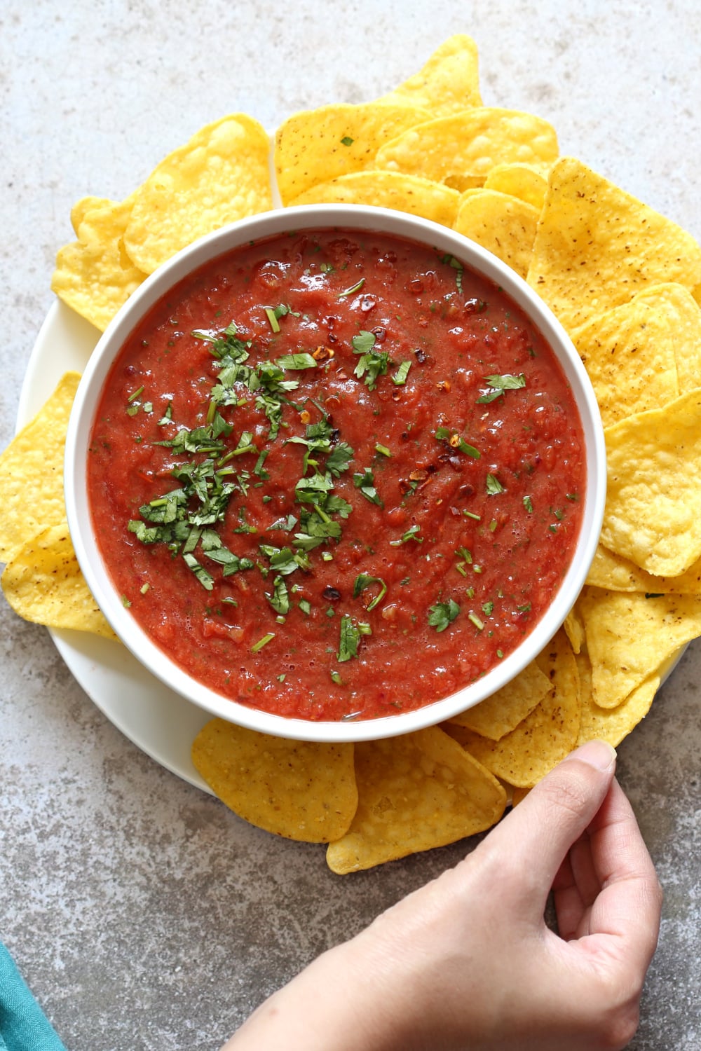 Easy Homemade #Salsa. This fresh tomato salsa is super quick to make in a blender or a food processor and is always a hit at the party. #Vegan, #Glutenfree, #Soyfree, #Nutfree recipe. #veganricha