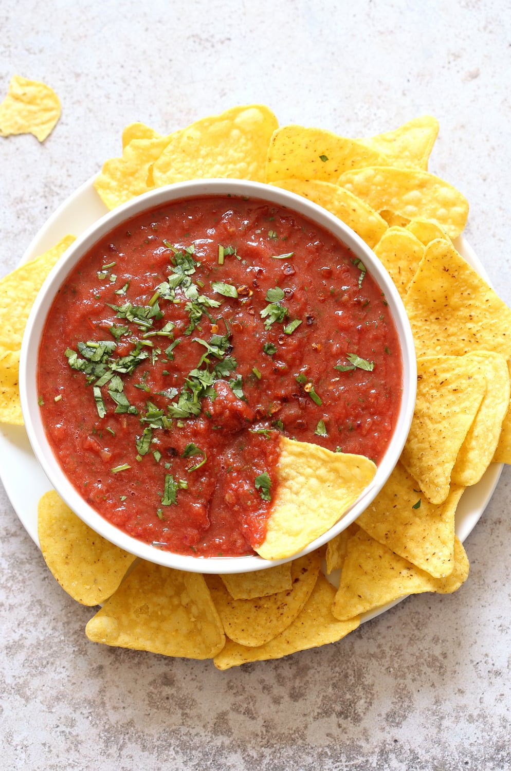 Easy Homemade #Salsa. This fresh tomato salsa is super quick to make in a blender or a food processor and is always a hit at the party. #Vegan, #Glutenfree, #Soyfree, #Nutfree recipe. #veganricha