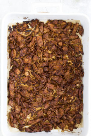 Easy Pulled Jackfruit Sandwiches. Shredded Jackfruit seasoned with bbq seasoning and bbq sauce, baked and served with slaw. #Vegan Pulled Pork. #Nutfree Recipe. Can be #glutenfree soy-free