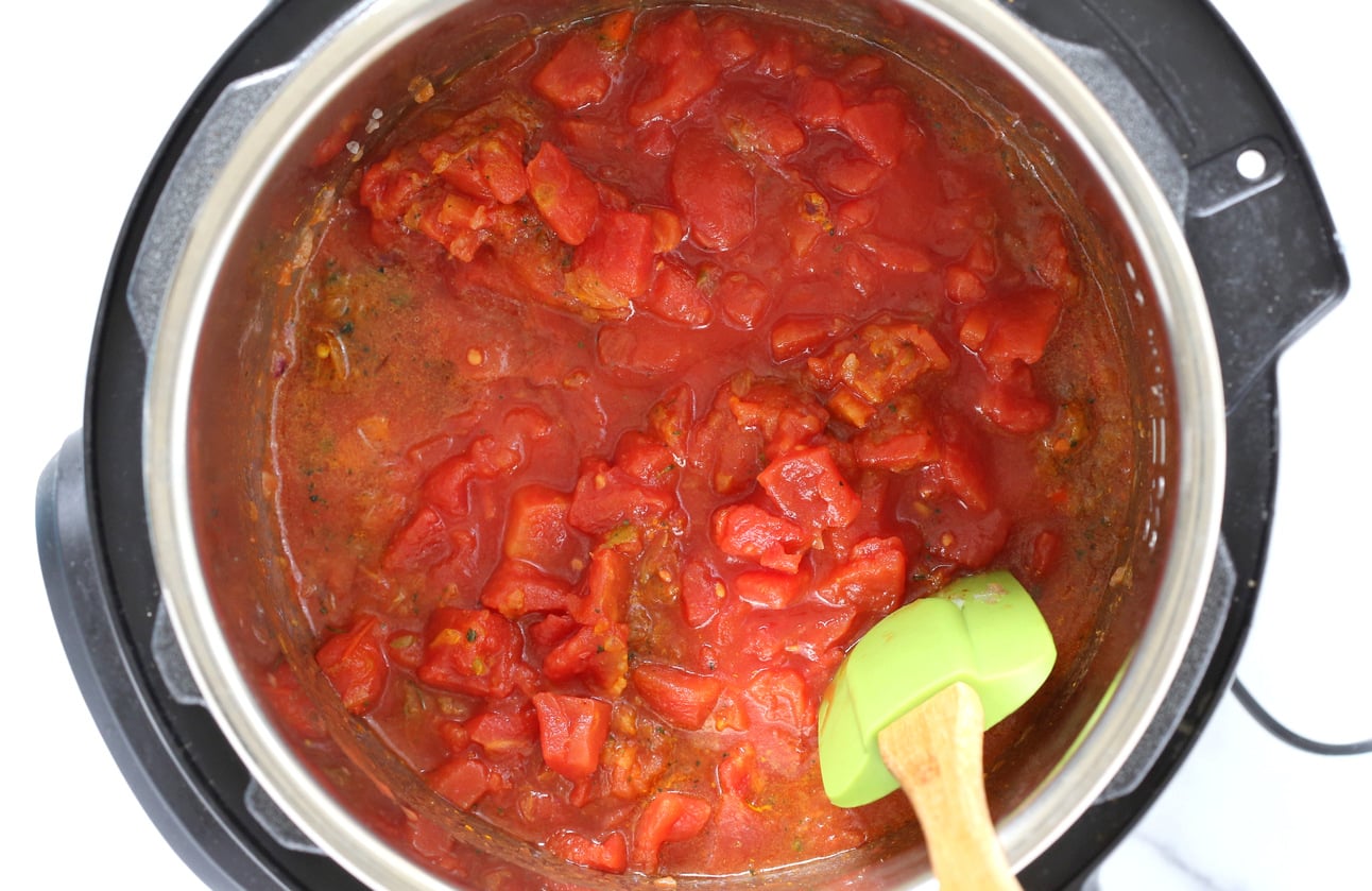 Instant Pot Tikka Masala - #Vegan Tikka Masala Sauce Recipe. Easy Tikka masala sauce, made in a Pressure Cooker. Saucepan option. Add veggies, tofu, chickpeas, vegan chickin subs. #Glutenfree #Soyfree #Nutfree #recipe #VeganRicha