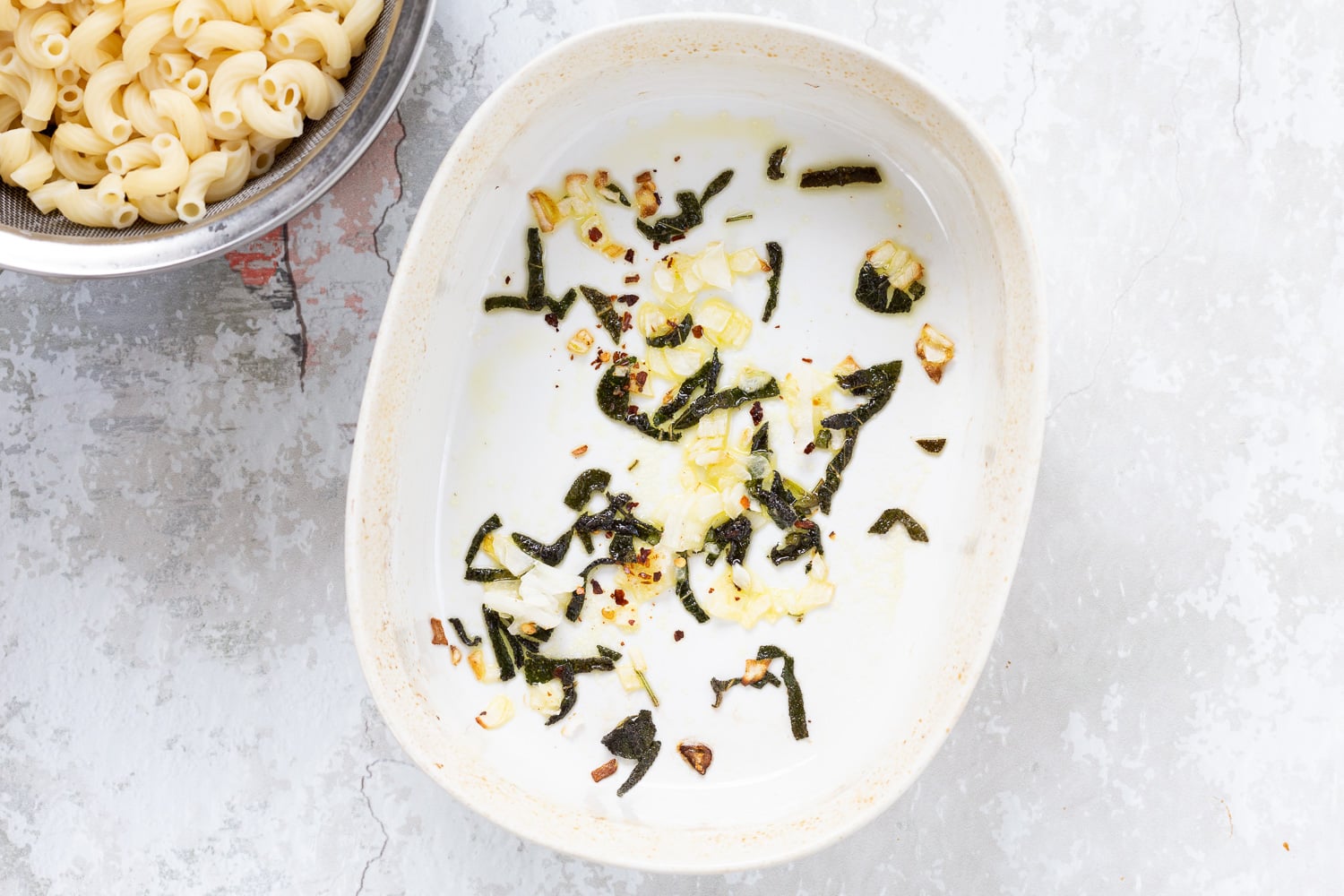 Vegan Pumpkin Mac and Cheese Bake. Easy Creamy Pumpkin Sauce with pasta, topped with crisp sage and breadcrumbs. #Vegan #Soyfree #Recipe #VeganRicha #nutfree option