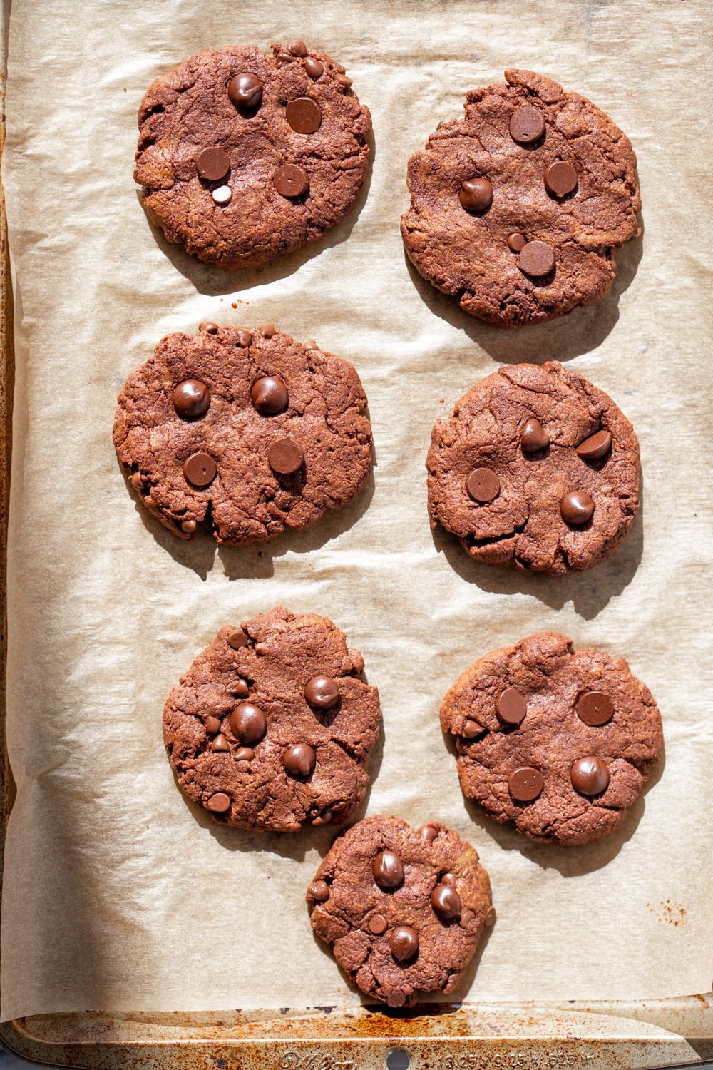 1 Bowl Chocolate Tahini Cookies. Amazing Texture and flavor in these Easy Cookies. 8 Ingredients. 20 Mins. #Vegan #Oilfree #Glutenfree #Grainfree #Nutfree #Recipe #VeganRicha