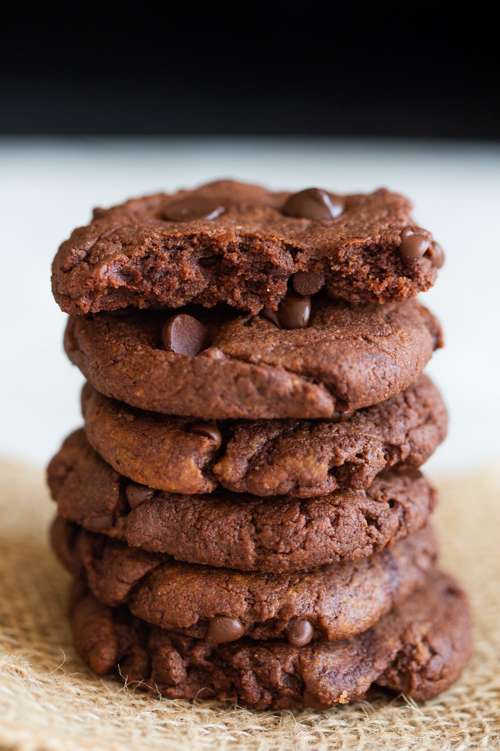 1 Bowl Chocolate Tahini Cookies. Amazing Texture and flavor in these Easy Cookies. 8 Ingredients. 20 Mins. #Vegan #Oilfree #Glutenfree #Grainfree #Nutfree #Recipe #VeganRicha