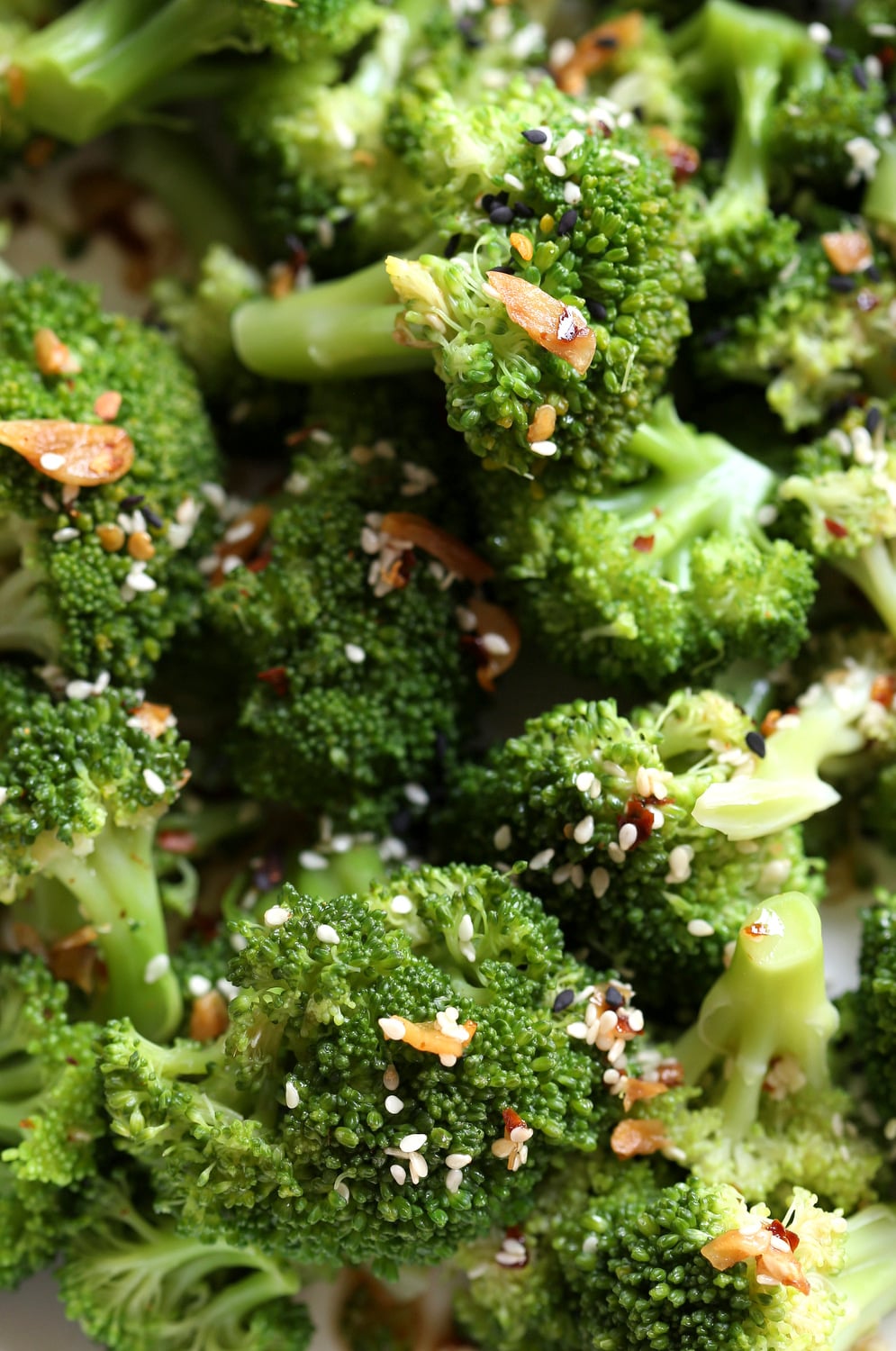 Sesame Garlic Broccoli needs just 6 ingredients. It is vibrant with blanched broccoli and delicious with a simple dressing of garlic roasted with sesame oil. A perfect side. #Vegan #glutenfree #soyfreeoption #nutfree #veganricha #recipeĀ