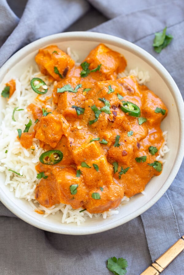 Vegan Paneer Lababdar with Tofu. Tofu with Luscious Tomato Cashew Ginger Sauce. Use this Delicious Indian Sauce with other proteins, chickpeas, veggies, chickpea tofu, tempeh, seitain.ย #VeganRicha #Paneerlababdar #Vegan #Glutenfree #Recipe Nutfree Soyfree options