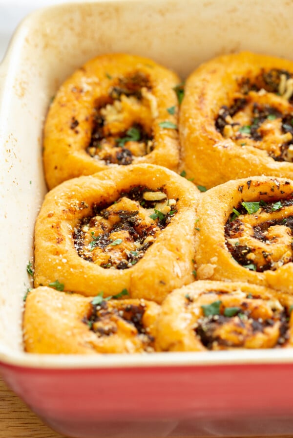 Vegan Pizza Rolls. Easy Pizza dough stuffed with herbed mushroom tomato filling, rolled, sliced and baked. Delicious snack or appetizer! #Vegan #Soyfree #Nutfree #Recipe #Veganpizzarolls #VeganRichaย