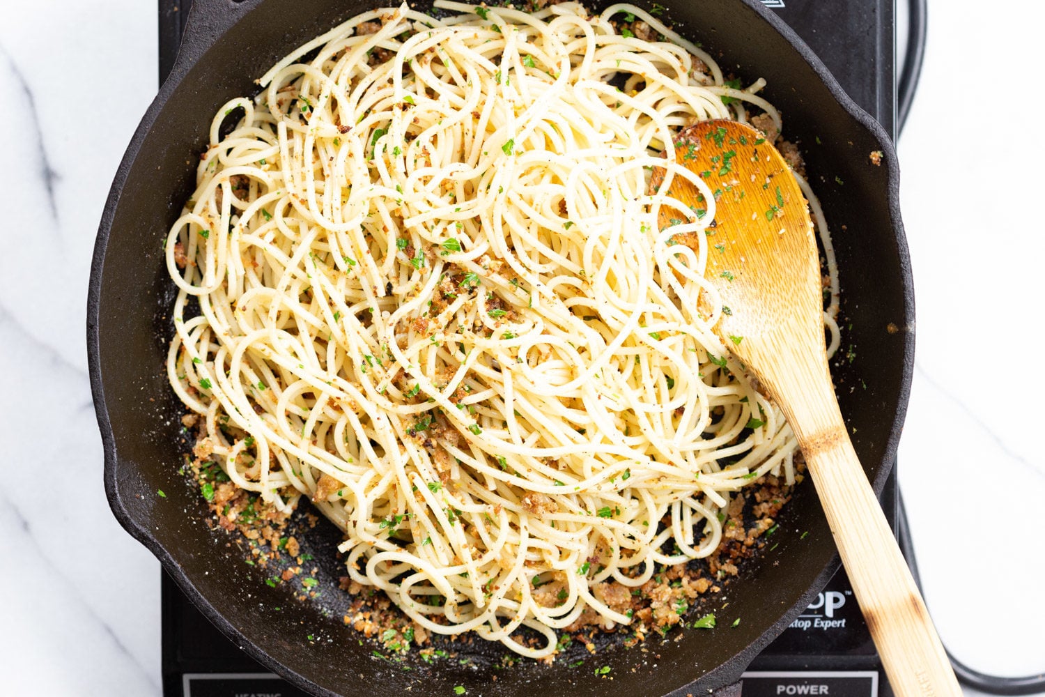 Easy Spaghetti with toasted garlic breadcrumbs and blistered cauliflower. Vegan Pasta with breadcrumbs, pasta wth roasted cauliflower. #Vegan #Nutfree #Soyfree #Recipe #spaghetti #toastetdbreadcrumbs #VeganRicha