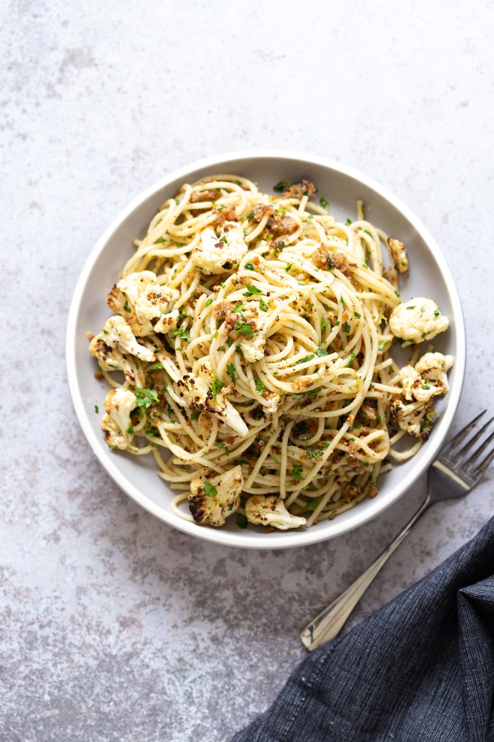 Easy Spaghetti with toasted garlic breadcrumbs and blistered cauliflower. 30 Min Vegan Pasta Meal with toasted breadcrumbs and roasted cauliflower. #Vegan #Nutfree #Soyfree #Recipe #VeganRicha