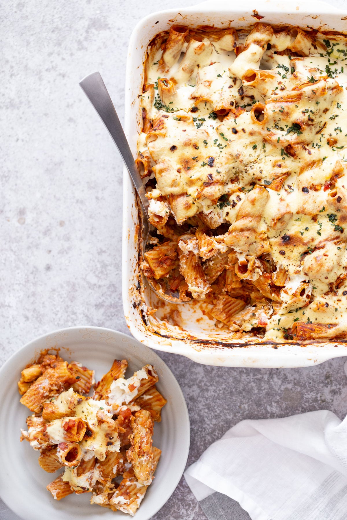 baked rigatoni overhead shot of a white casserole dish with vegan baked rigatoni