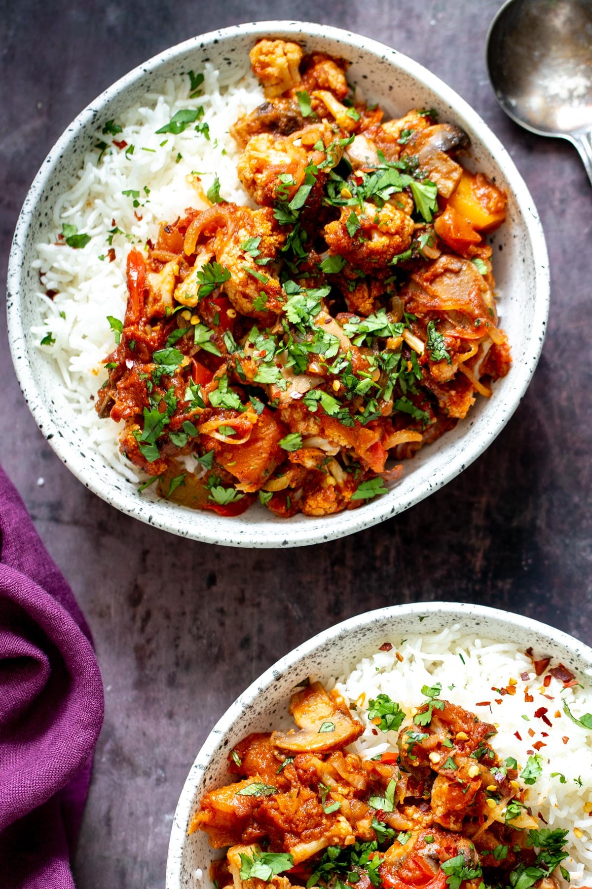 vegetable balti a bowl with rice topped with vegetable balti