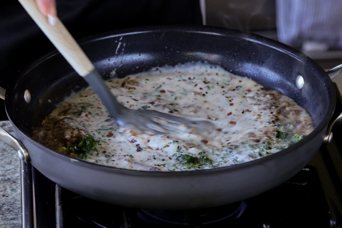 mixing the kali mirch sauce