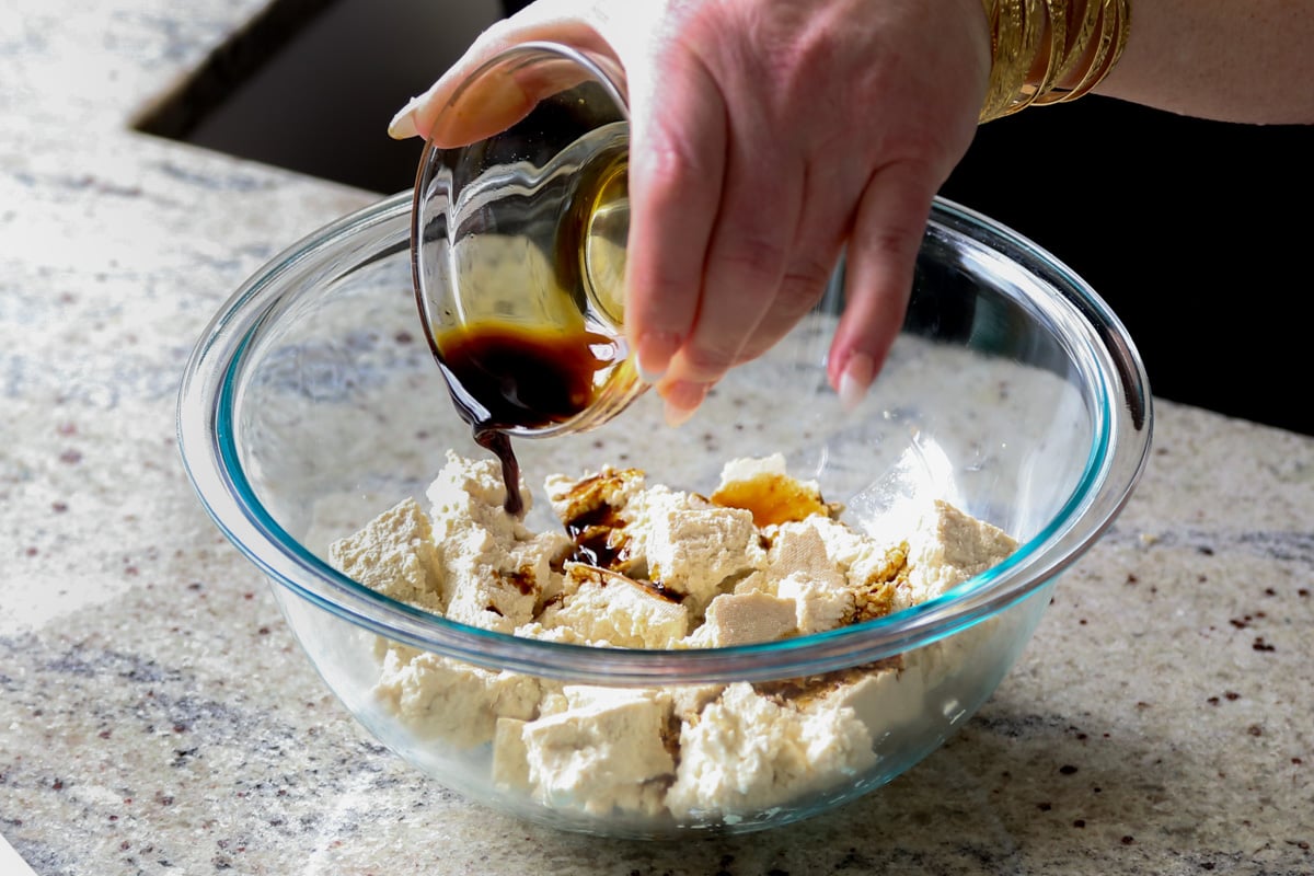 adding soy sauce to the tofu