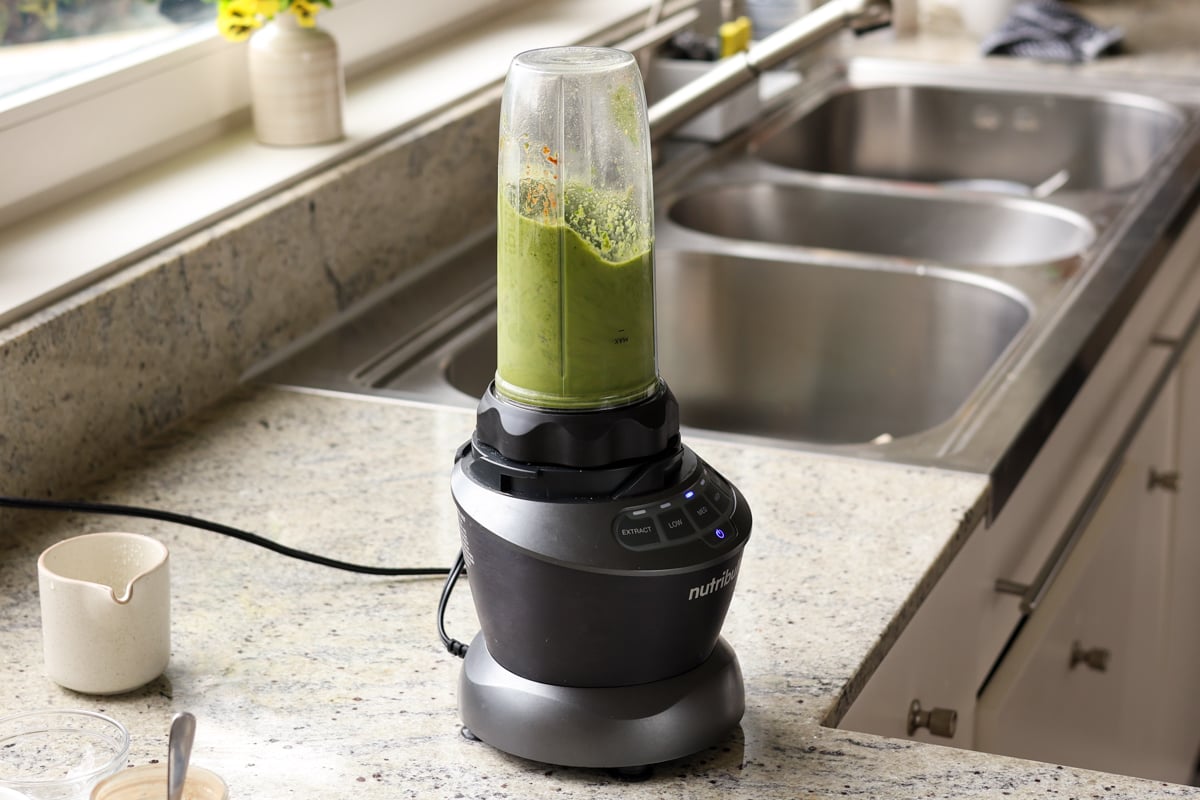 blending the cilantro-mint chutney