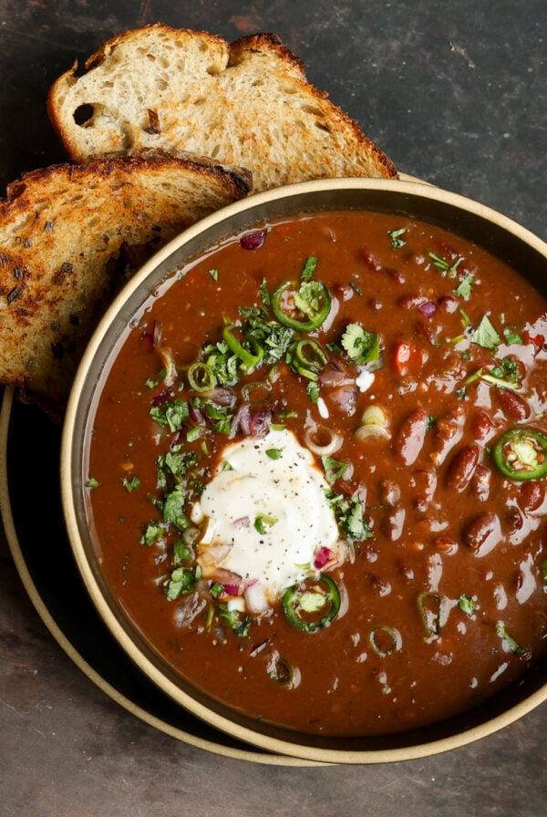 bowl of smoky kidney bean chili