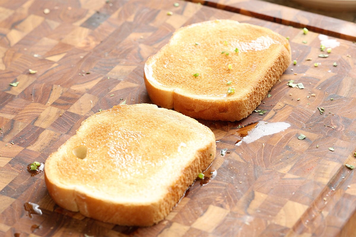 toasted bread on the cutting board