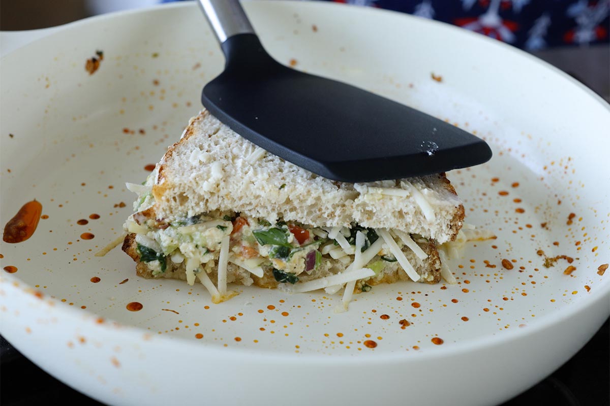 closing the chilli grilled cheese sandwich