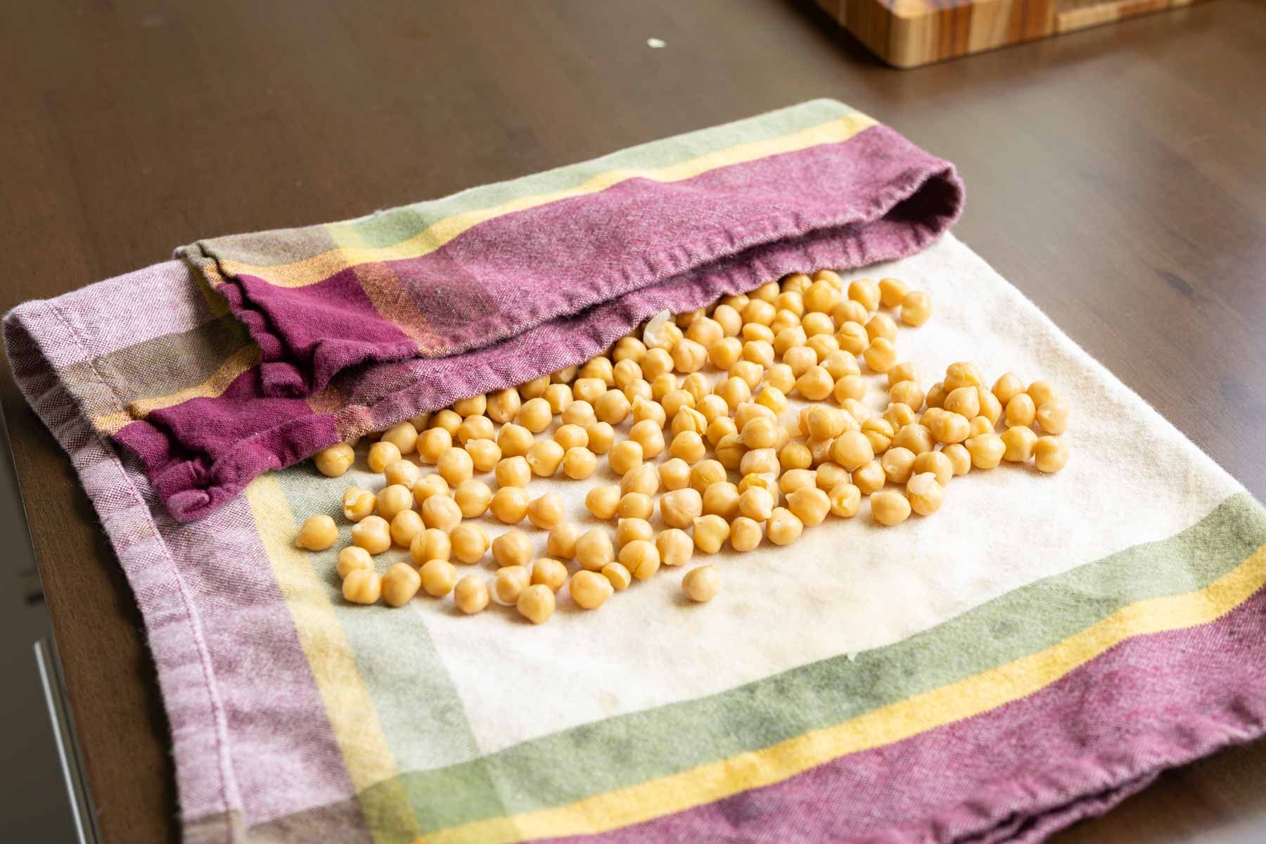 drying chickpeas on a kitchen towel